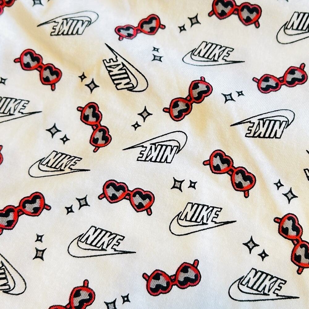 Nike Women’s XS Crop Tee White Heart Sunglasses Allover Print Y2K